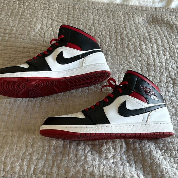 Red black and white air jordans worn once no creases size 15, no box - Picture 2 of 8